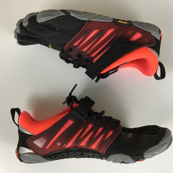 Vibram Black and Red Five Fingers - Picture 6 of 12